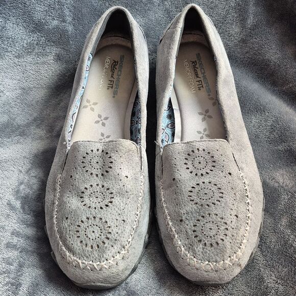 Skechers Women's 10 Dark Grey Eyelet Leather Flats - Picture 2 of 6